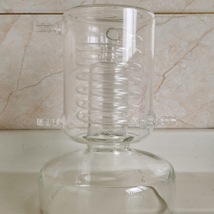 Distilator pentru uz casnic, cu condensator din sticlă, răcire cu apă, distilarea băuturilor și extragerea uleiurilor esențiale
