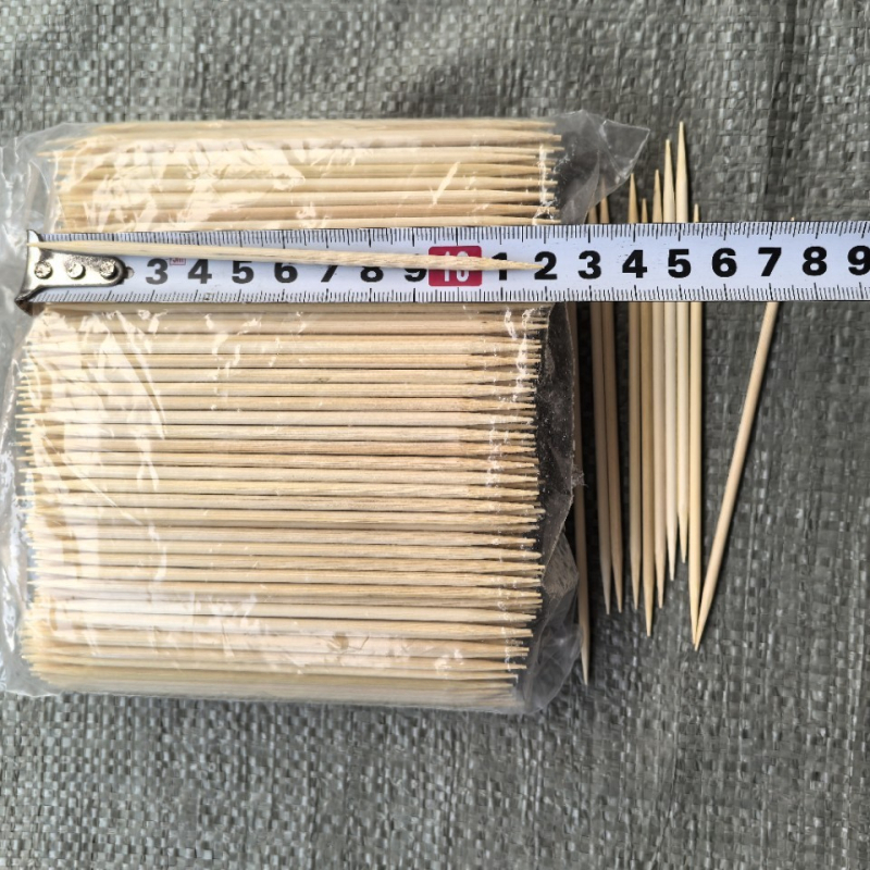 Štapići od bambusa za voće, debljina 3,0 mm, duljina 12 cm, oštri na obje strane, otprilike 1400 komada po kilogramu.