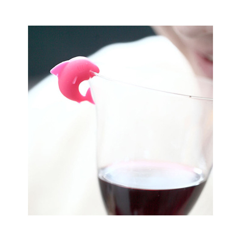 Set de 6 etichete din silicon în formă de rechin pentru pahare de vin