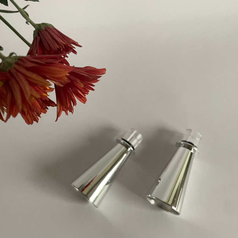 Pourer pentru vin, în formă de corn, cu gură de turnare și dop pentru sticlă — accesorii pentru decantare
