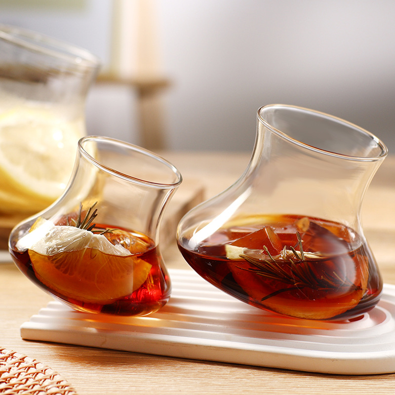 Pahar de vin din sticlă, capacitate mare, cu shaker și decantor încorporate, potrivit pentru whisky, bar și sufragerie; și pentru sucuri.