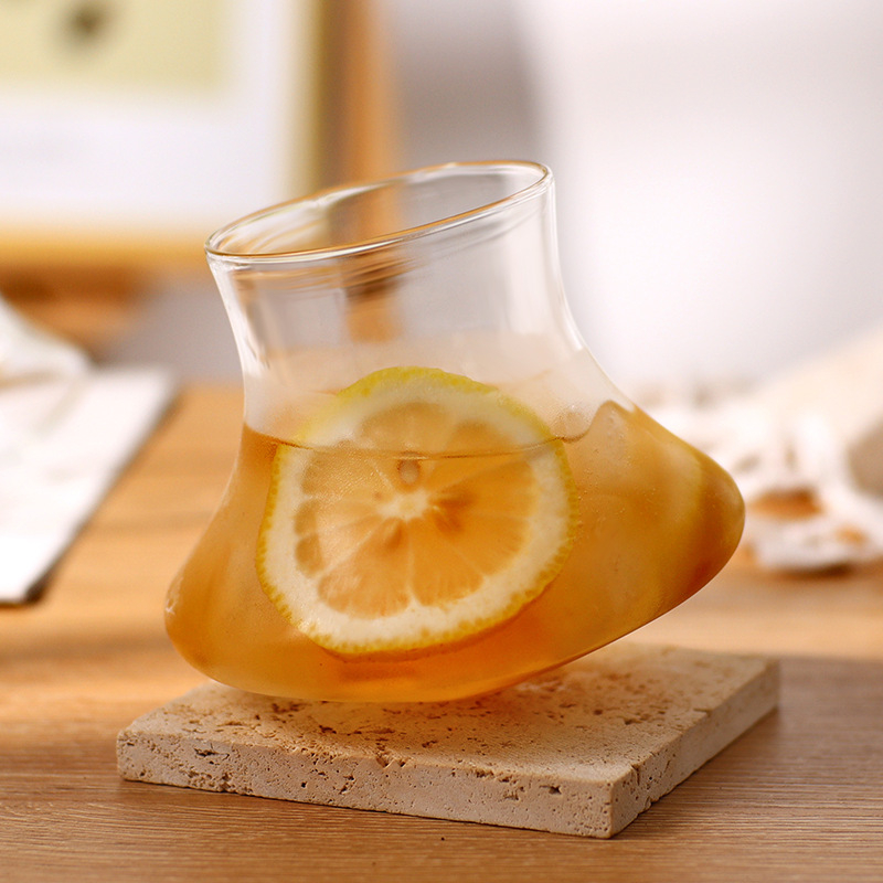 Pahar de vin din sticlă, capacitate mare, cu shaker și decantor încorporate, potrivit pentru whisky, bar și sufragerie; și pentru sucuri.