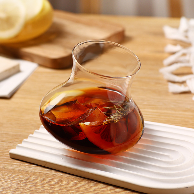 Pahar de vin din sticlă, capacitate mare, cu shaker și decantor încorporate, potrivit pentru whisky, bar și sufragerie; și pentru sucuri.