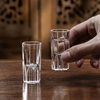 Set premium de băuturi pentru uz casnic: sticlă din cristal, recipient de 2 oz, pahare de cristal și dozator