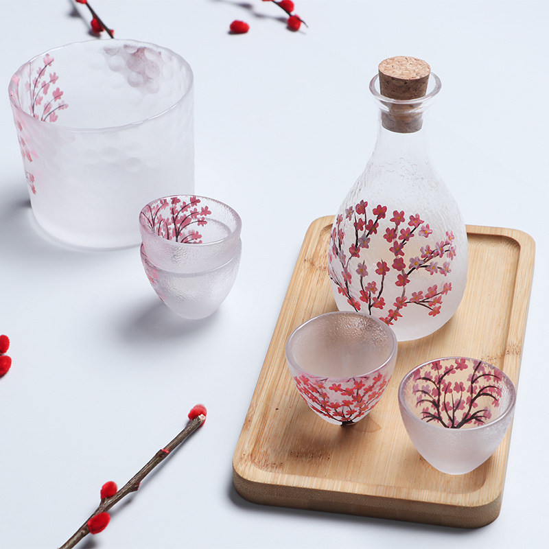 Set de sake în stil japonez, din sticlă cu flori de cireș – 6 piese, fără plumb