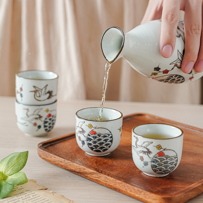 Set de pahare pentru sake din porțelan cu oală mică, 5 piese, porțelan alb, stil retro ușor luxos.