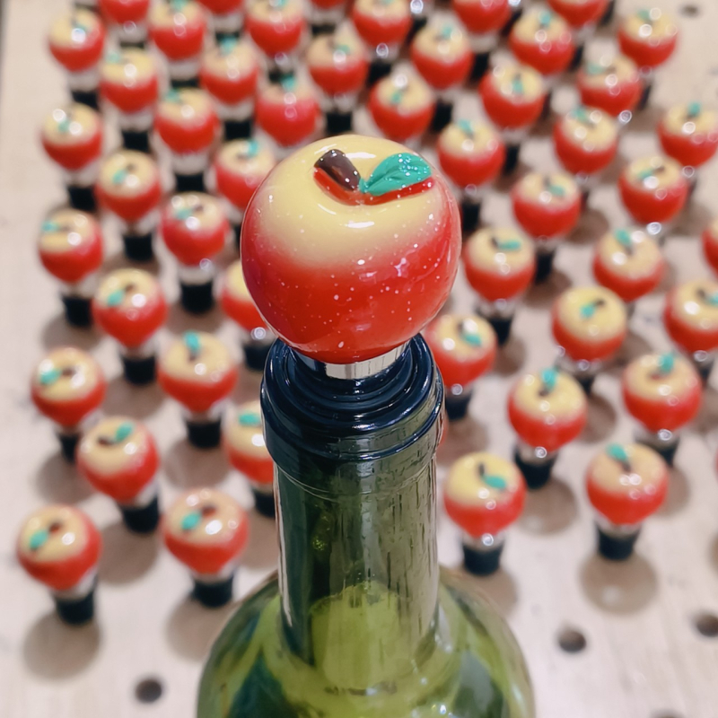 Dop de vin în formă de măr roșu, pentru sticlă de vin