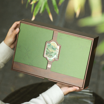Cutie cadou pentru ambalaj ceai – 250 g ceaiuri chinezești: Longjing, Biluochun și Jinjunmei ceai negru — design personalizat