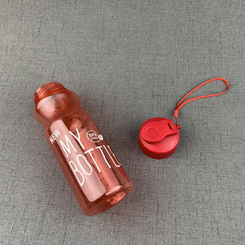 Sticlă de apă pentru sport din plastic, tip spațial, PET transparent colorat, antiderapantă, cu șnur de purtare