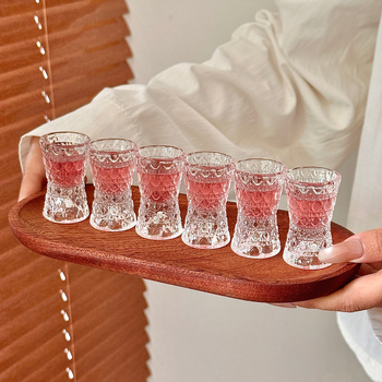 Pahar de sticlă elegant pentru băuturi spirtoase și vin, utilizare casnică, design minimalist modern