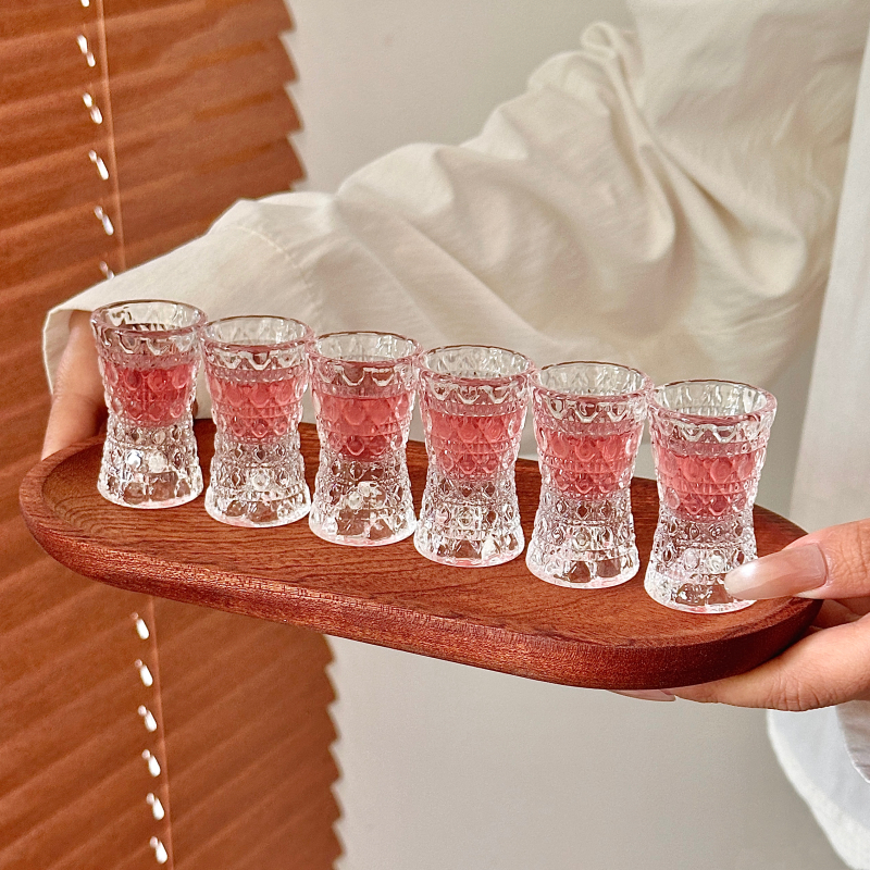 Pahar de sticlă elegant pentru băuturi spirtoase și vin, utilizare casnică, design minimalist modern