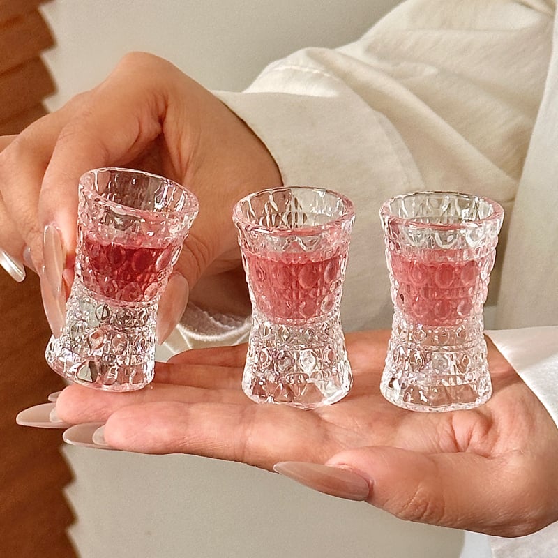 Pahar de sticlă elegant pentru băuturi spirtoase și vin, utilizare casnică, design minimalist modern