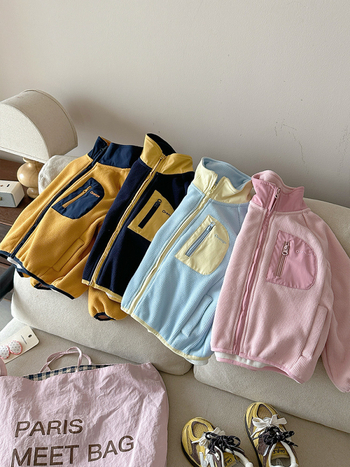 Raktáron: 2025-ös gyerek téli kabát színblokkokkal és zsebekkel, lányoknak és fiúknak, Rice Grain Composite Fleece Top