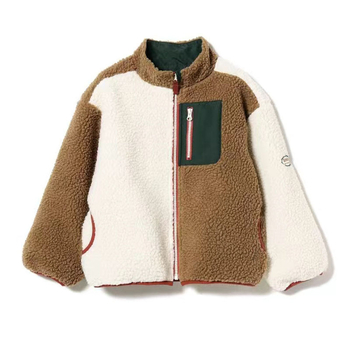 Gyerekeknek készült téli kabát fleece bélésével, kétoldalas cipzárral és álló gallérral, patchwork mintázattal