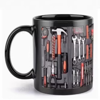 Cană ceramică pentru cafea cu design de trusă de scule pentru mecanici