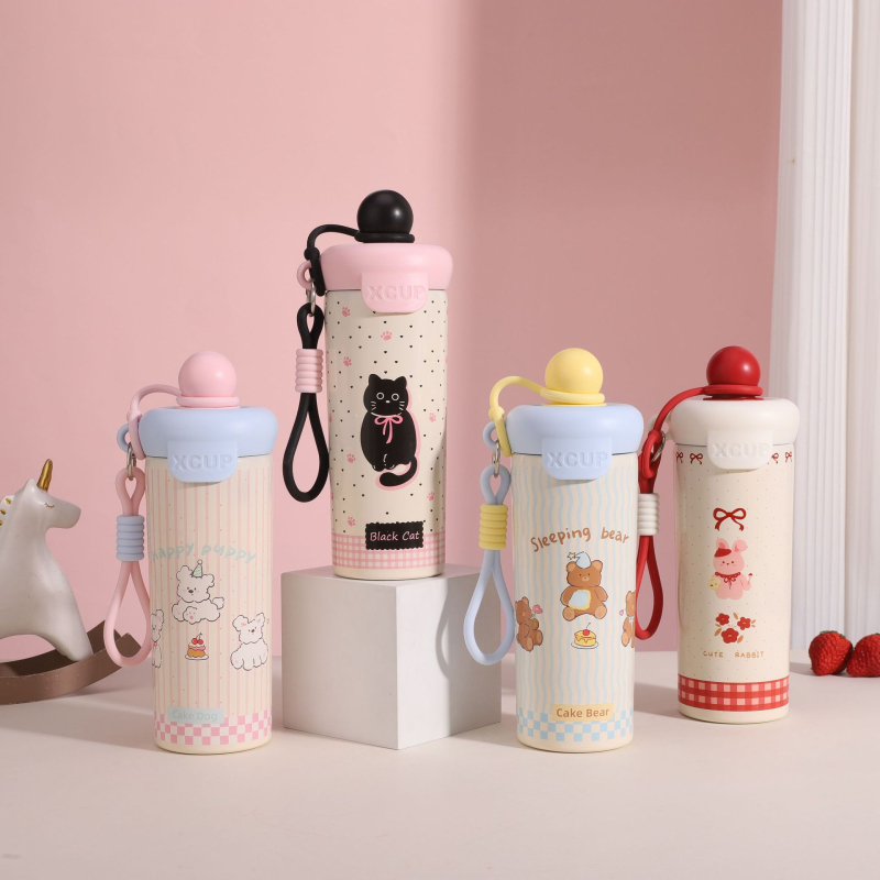 Cană termică drăguță cu minge plutitoare în design desen animat, din oțel inoxidabil 316, portabilă cu curea și pai, 600 ml