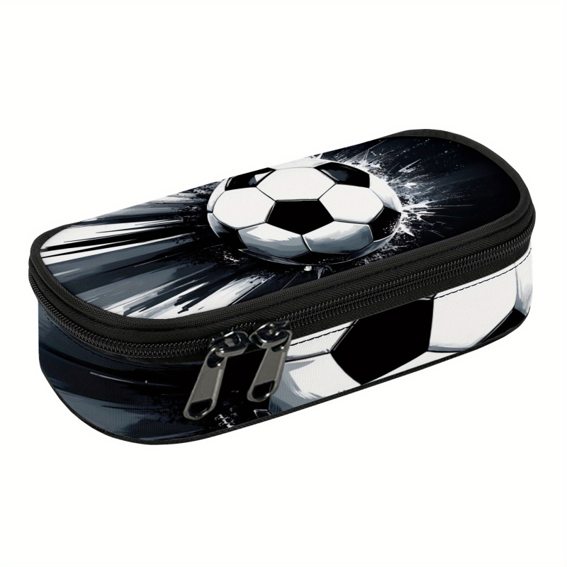 Penar cu capacitate mare, imprimare completă cu motiv fotbal, rezistent la pete, cu compartimente pentru elevi.
