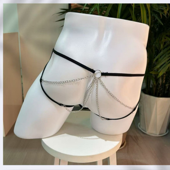 Sexy muški thong s lancem, prozračno, nizak struk, tanke naramenice, mrežasti prozirni erotski donji dio