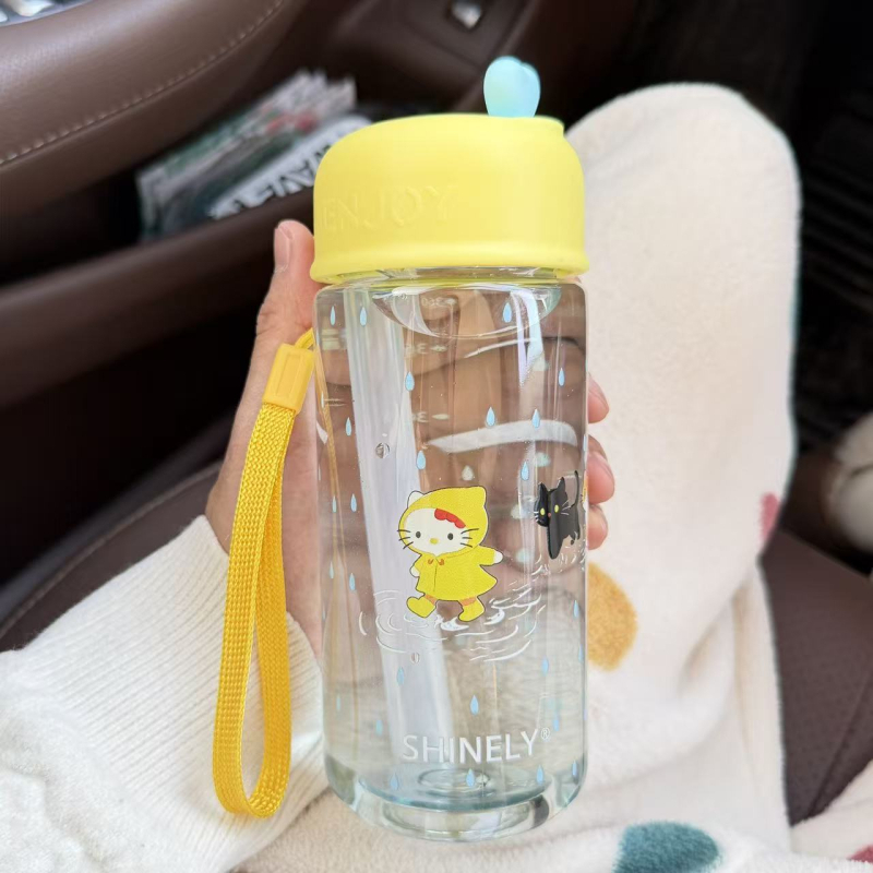 Pahar cu pai, temă pisică ploioasă pentru fete, din plastic alimentar, rezistent la temperaturi înalte, portabil și compact