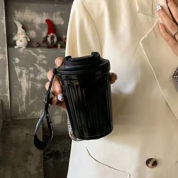 Pahar din plastic, cu mâner, de înaltă calitate, rezistent la temperaturi ridicate și la căderi, ideal pentru cafea cu lapte.
