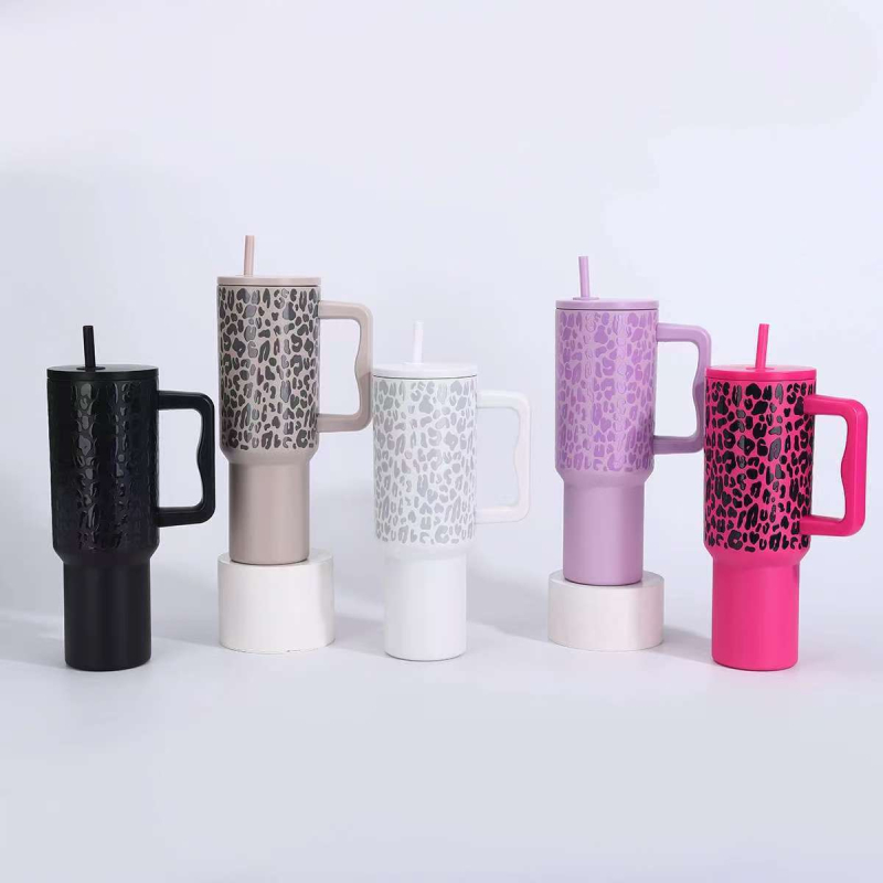 Cană termo Leopard-Print de 40oz, cu mâner și pai, interior din oțel inoxidabil 304, exterior din oțel inoxidabil 201, capacitate mare pentru călătorii