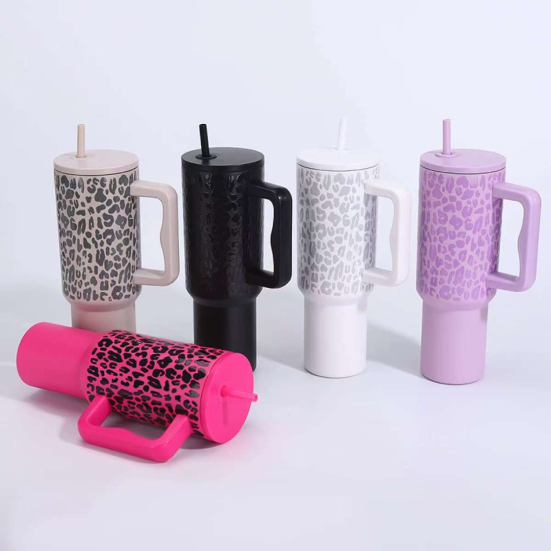 Cană termo Leopard-Print de 40oz, cu mâner și pai, interior din oțel inoxidabil 304, exterior din oțel inoxidabil 201, capacitate mare pentru călătorii