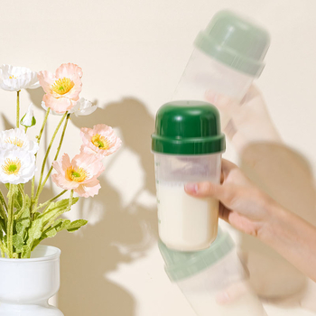 Shaker pentru proteine, din plastic alimentar, rezistent la temperaturi ridicate, cu scară de măsurare pentru milkshake