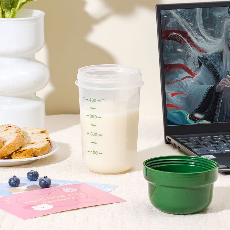 Shaker pentru proteine, din plastic alimentar, rezistent la temperaturi ridicate, cu scară de măsurare pentru milkshake