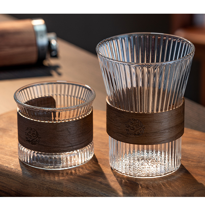 Pahar din sticlă rezistentă la căldură pentru cafea, latte și ceai; design elegant pentru uz casnic