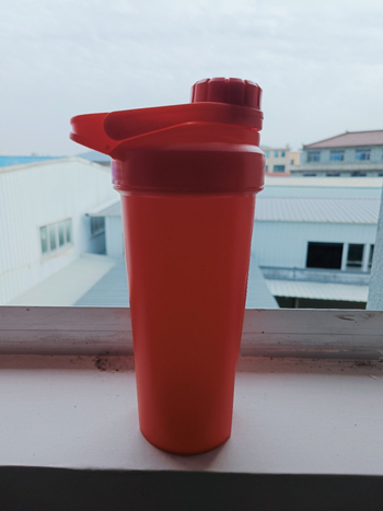 Recipient de amestecare 700 ml, design triunghiular, pentru milkshake, fitness și sport