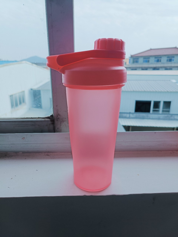 Recipient de amestecare 700 ml, design triunghiular, pentru milkshake, fitness și sport