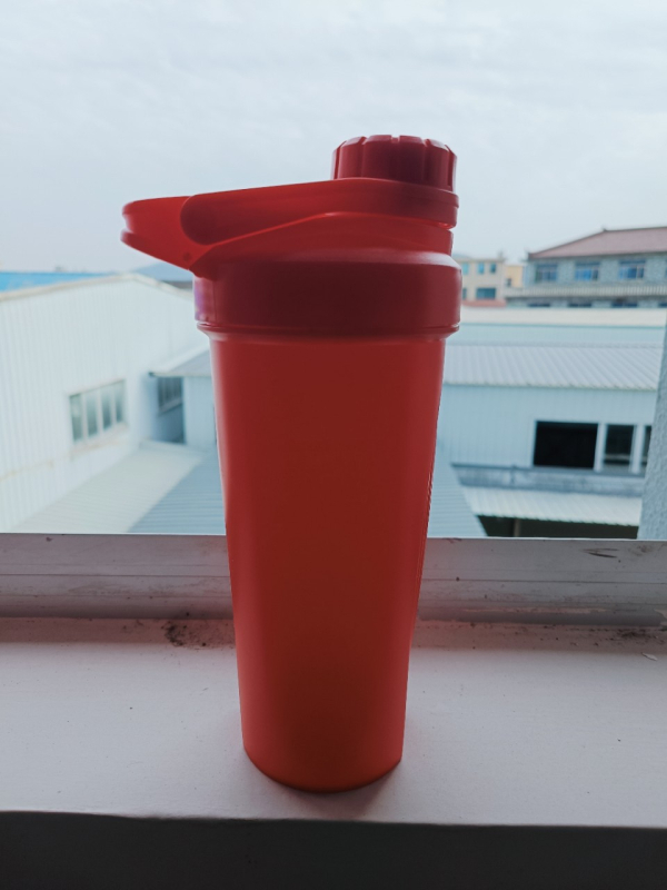 Recipient de amestecare 700 ml, design triunghiular, pentru milkshake, fitness și sport