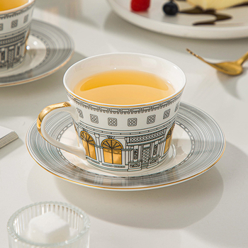 Set ceramic de cafea cu oală de cafea și două căni cu farfurioare, stil lux lejer, model cu dungi