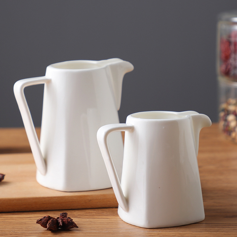 Cană ceramică în stil european, cu mâner și cioc de rață, fără capac, porțelan alb