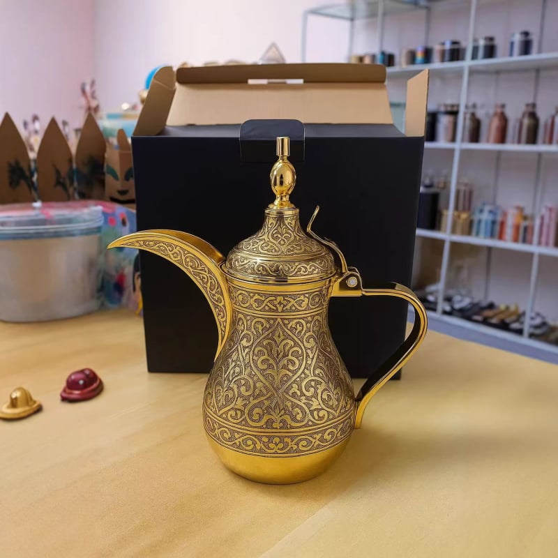 Ceainice arabe de cafea din Orientul Mijlociu, proiectate de AI, cu finisaje variate — set cu nas de rață într-o cutie cadou premium