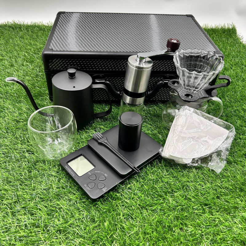 Set de cafea cu filtru manual într-o cutie din aluminiu – 10 piese, set de cadou portabil pentru drumeții