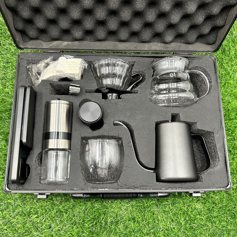 Set de cafea cu filtru manual într-o cutie din aluminiu – 10 piese, set de cadou portabil pentru drumeții