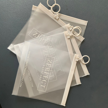 Plic transparent din PVC cu fermoar, pentru bijuterii și obiecte mici; ambalaj auto-sigilant.
