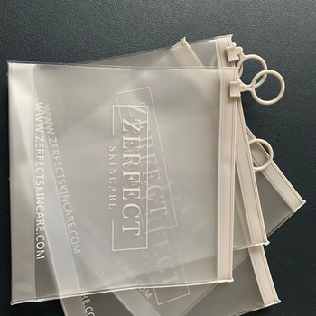 Plic transparent din PVC cu fermoar, pentru bijuterii și obiecte mici; ambalaj auto-sigilant.