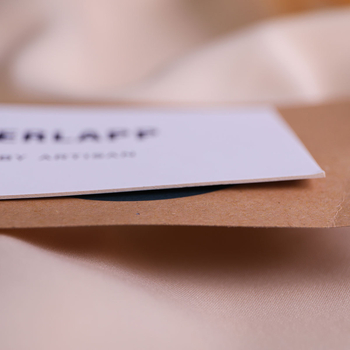 Etichetă personalizată pentru haine, cu design decupat pentru moda feminină – etichetă premium și marcă