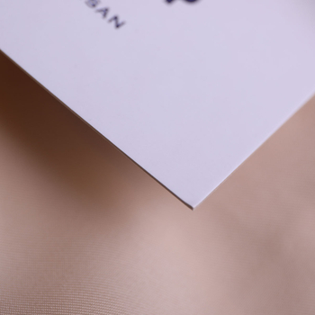 Etichetă personalizată pentru haine, cu design decupat pentru moda feminină – etichetă premium și marcă