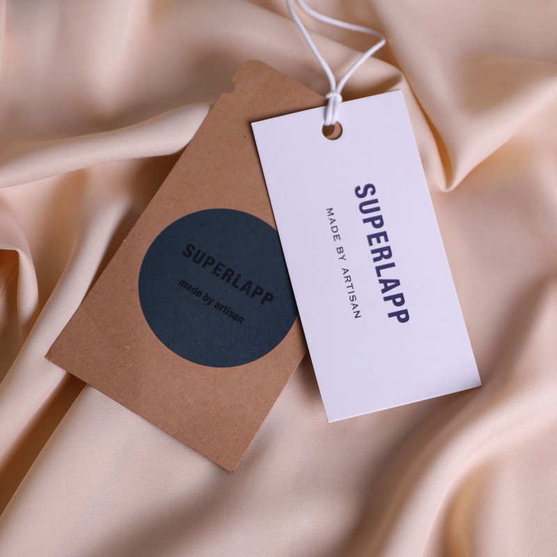 Etichetă personalizată pentru haine, cu design decupat pentru moda feminină – etichetă premium și marcă