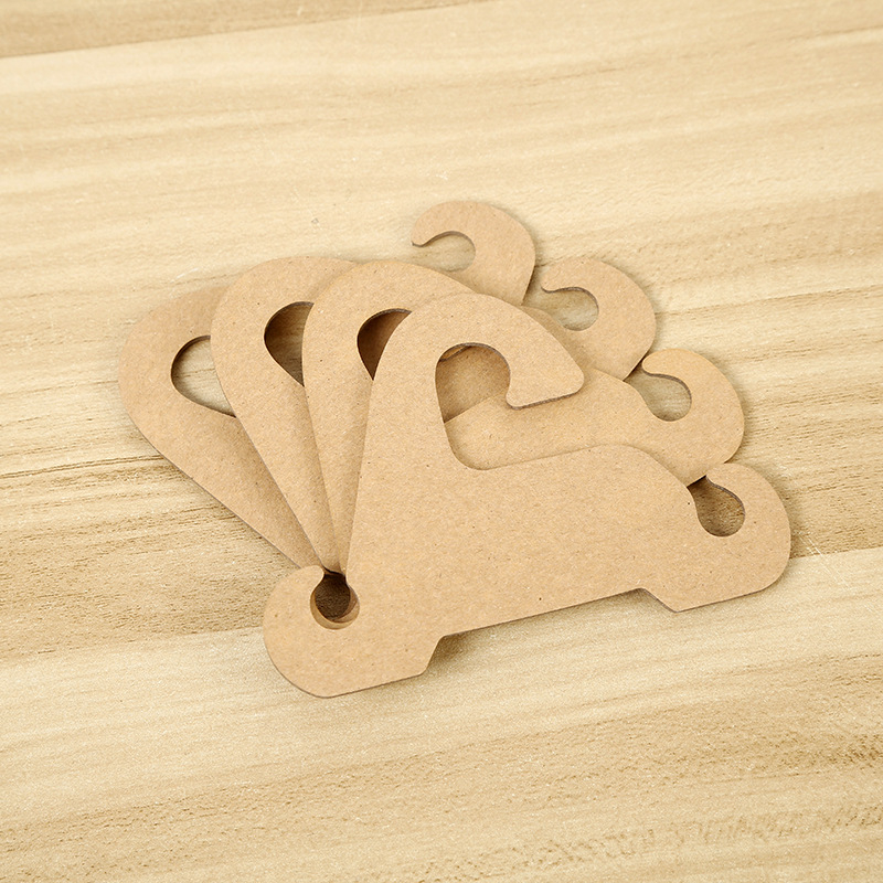 Umeraș pentru haine și încălțăminte, card de afișaj din carton gros, 3–5 mm grosime, carton Kraft