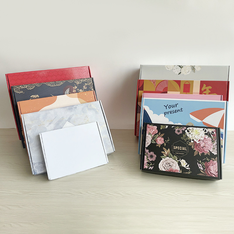 Cutie de ambalaj colorată personalizabilă din carton ondulat, cutie cadou albă pentru haine și lenjerie