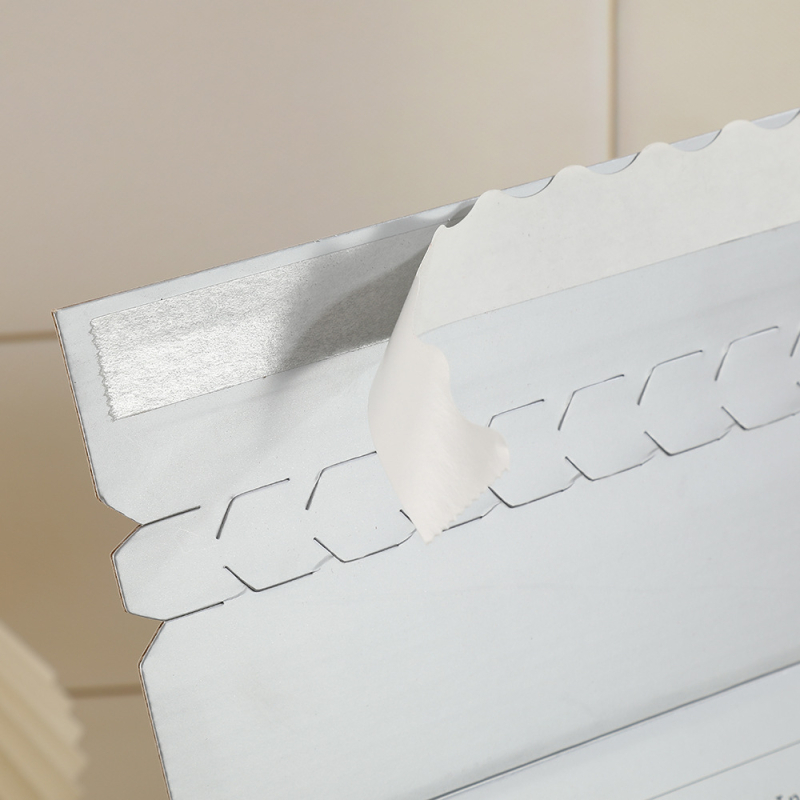 Cutie cadou cu fermoar argintiu-gri pentru haine și lenjerie, ambalaj rigid din carton ondulat, dimensiuni 200x130x65 mm, 250x200x120 mm, 240x200x80 mm, 180x195x80 mm.
