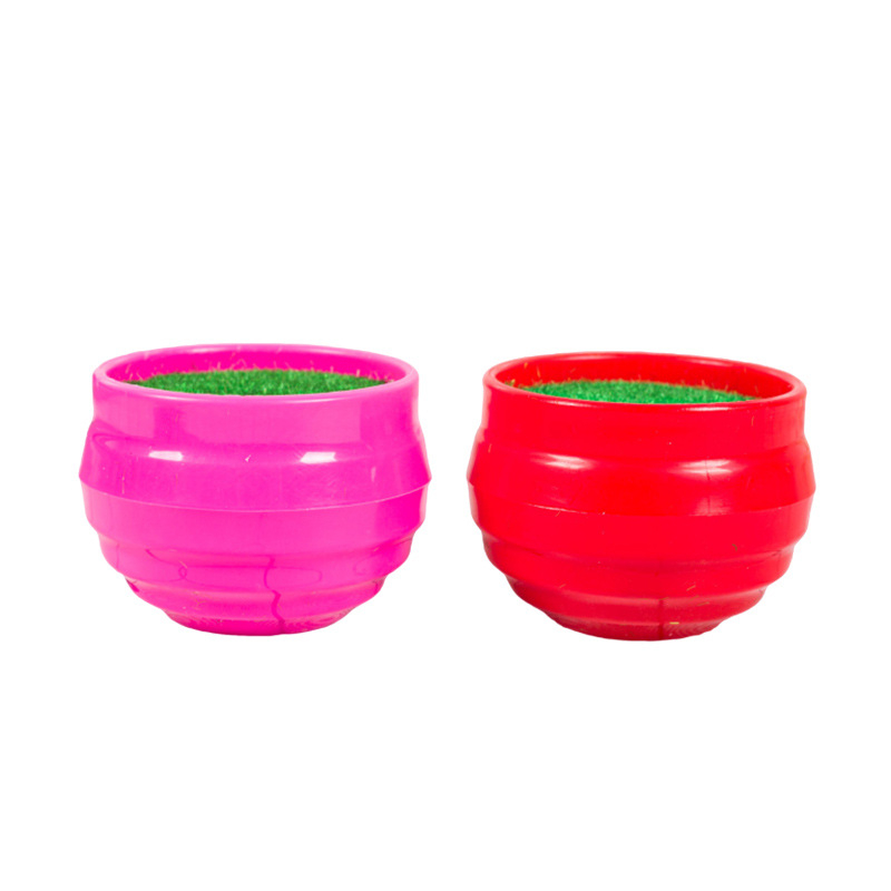 Plantă verde artificială într-un ghiveci mic, decor de birou, ghiveci din plastic
