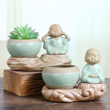 Vază Zen ceramică pentru suculente, cu perforații, lucrată manual, cu Buddha Maitreya și un mic călugăr