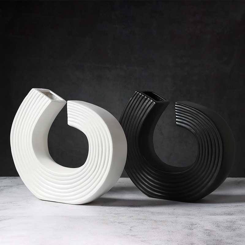 Aranjament ceramic pentru flori, în stil nordic minimalist, cu formă de notă și fir auriu