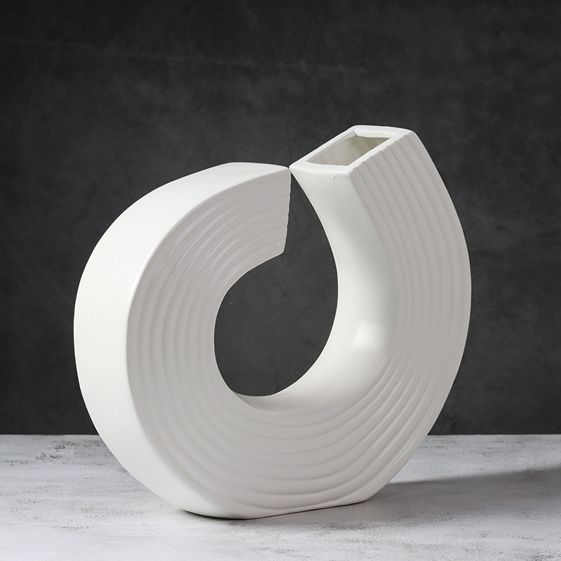 Aranjament ceramic pentru flori, în stil nordic minimalist, cu formă de notă și fir auriu