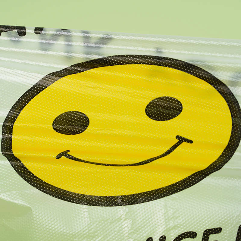 Pungă transparentă din plastic cu față zâmbitoare pentru supermarket și ambalare la livrare, pregătită pentru logo